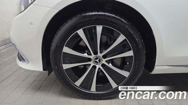 Mercedes-Benz E-Class E300e 4MATIC Exclusive