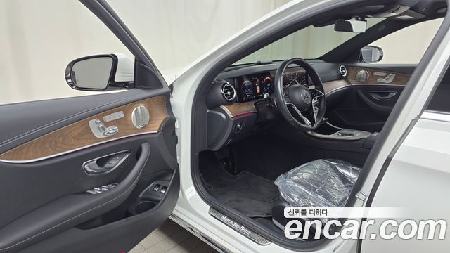 Mercedes-Benz E-Class E300e 4MATIC Exclusive