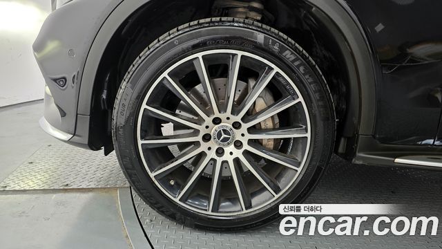 Mercedes-Benz GLC-Class GLC300 4MATIC AMG Line
