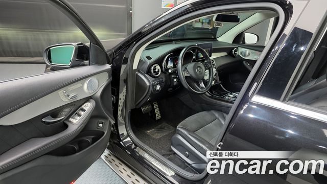 Mercedes-Benz GLC-Class GLC300 4MATIC AMG Line