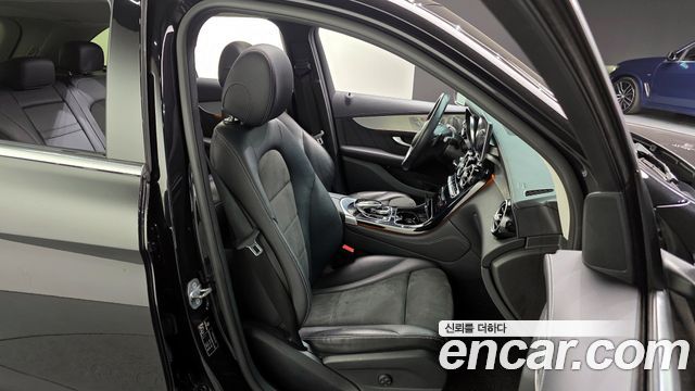 Mercedes-Benz GLC-Class GLC300 4MATIC AMG Line