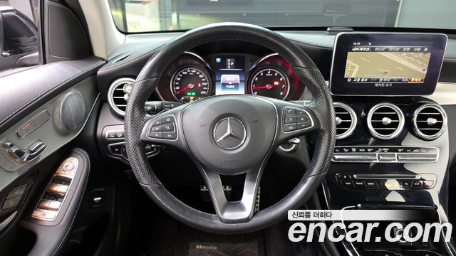 Mercedes-Benz GLC-Class GLC300 4MATIC AMG Line