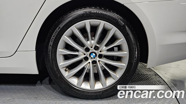 BMW 5-Series 530i xDrive Luxury Plus