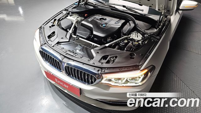 BMW 5-Series 530i xDrive Luxury Plus