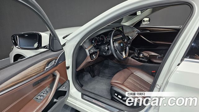 BMW 5-Series 530i xDrive Luxury Plus