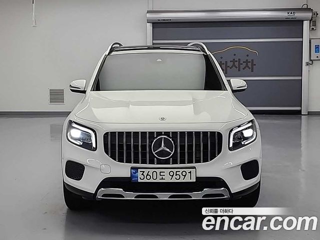 Mercedes-Benz GLB-Class X247 GLB220