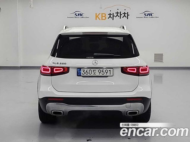 Mercedes-Benz GLB-Class X247 GLB220