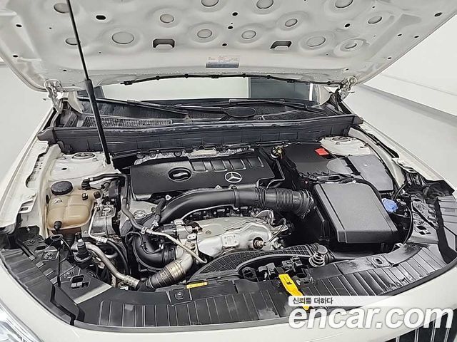 Mercedes-Benz GLB-Class X247 GLB220