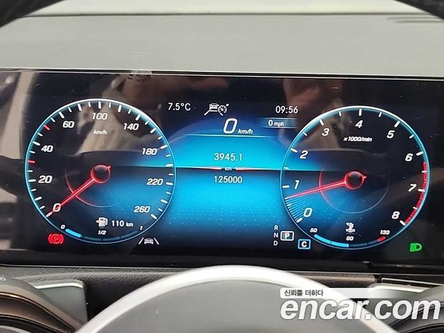 Mercedes-Benz GLB-Class X247 GLB220