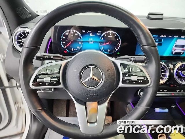 Mercedes-Benz GLB-Class X247 GLB220