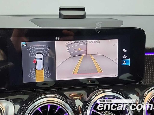 Mercedes-Benz GLB-Class X247 GLB220