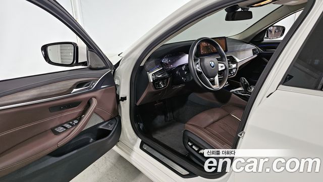 BMW 5-Series 530i Luxury