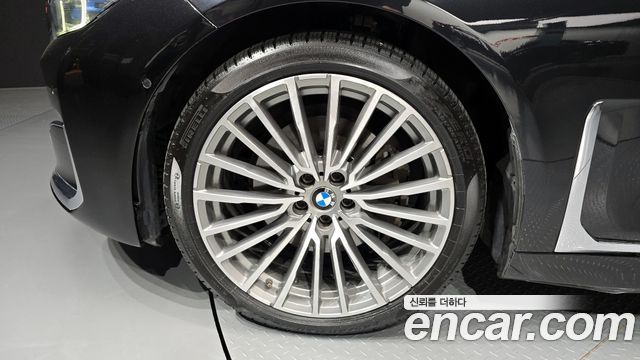BMW 7-Series 740Li xDrive Design Pure Excellence
