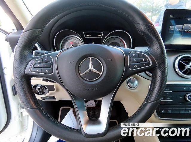 Mercedes-Benz GLA-Class GLA200 d 4MATIC