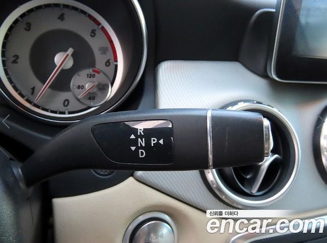 Mercedes-Benz GLA-Class GLA200 d 4MATIC