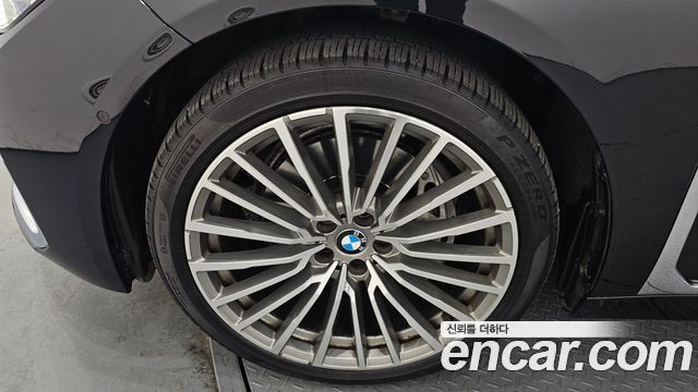 BMW 7-Series 740Li xDrive Design Pure Excellence