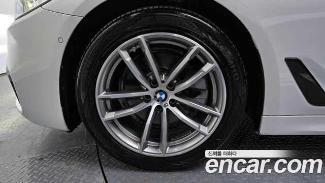 BMW 5-Series 520d xDrive M Sport Package Plus