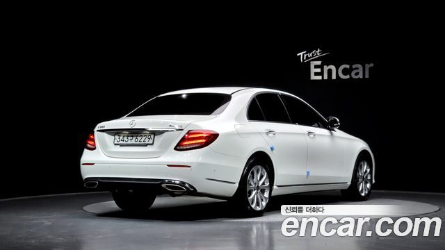 Mercedes-Benz E-Class E300 4MATIC Exclusive