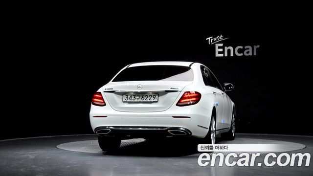 Mercedes-Benz E-Class E300 4MATIC Exclusive