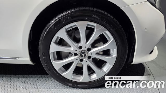 Mercedes-Benz E-Class E300 4MATIC Exclusive