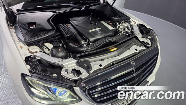 Mercedes-Benz E-Class E300 4MATIC Exclusive