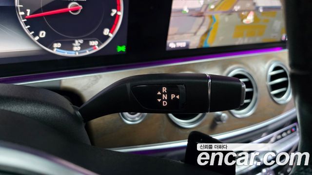 Mercedes-Benz E-Class E300 4MATIC Exclusive