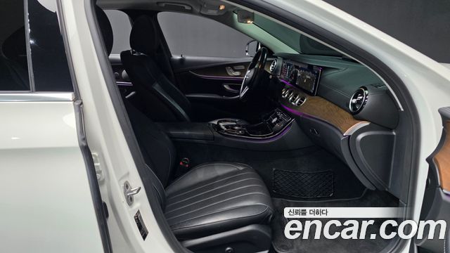 Mercedes-Benz E-Class E300 4MATIC Exclusive