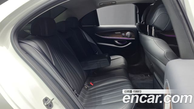 Mercedes-Benz E-Class E300 4MATIC Exclusive
