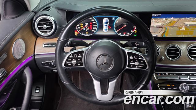 Mercedes-Benz E-Class E300 4MATIC Exclusive