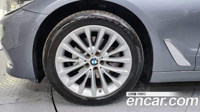 BMW 5-Series 520d xDrive Luxury Plus