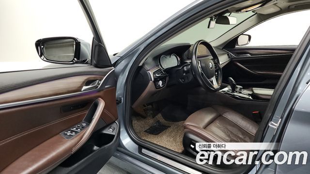 BMW 5-Series 520d xDrive Luxury Plus