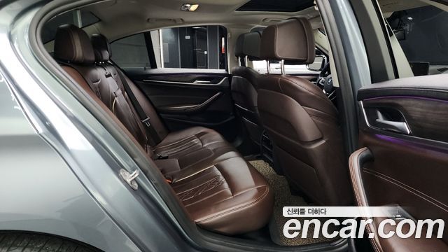 BMW 5-Series 520d xDrive Luxury Plus