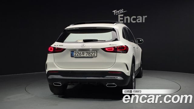 Mercedes-Benz GLA-Class GLA250 4MATIC