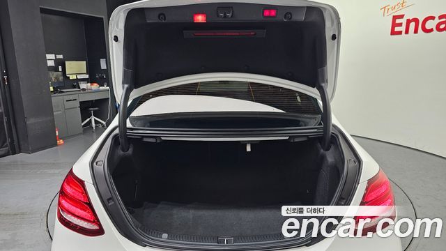 Mercedes-Benz E-Class E220d 4MATIC Exclusive