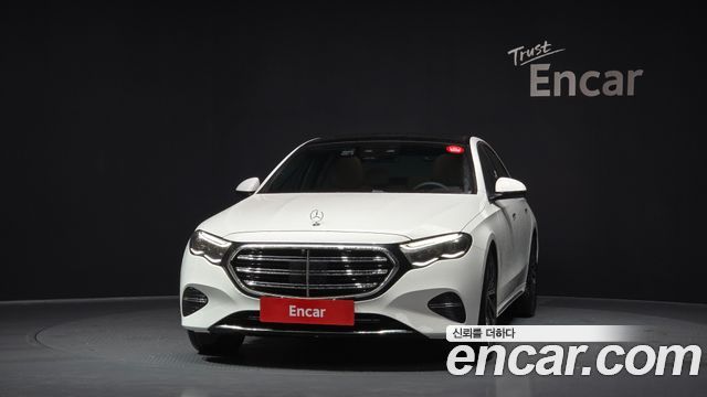 Mercedes-Benz E-Class E300 4MATIC Exclusive