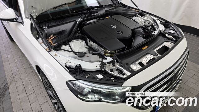 Mercedes-Benz E-Class E300 4MATIC Exclusive