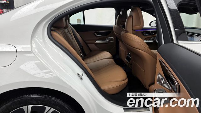 Mercedes-Benz E-Class E300 4MATIC Exclusive