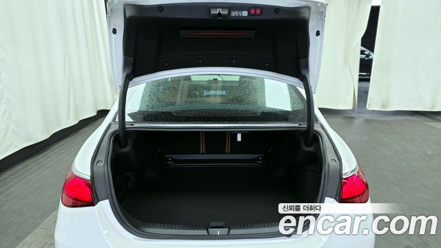 Mercedes-Benz E-Class E300 4MATIC Exclusive