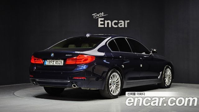 BMW 5-Series 520i Luxury