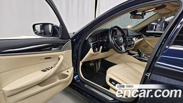 BMW 5-Series 520i Luxury