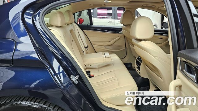BMW 5-Series 520i Luxury