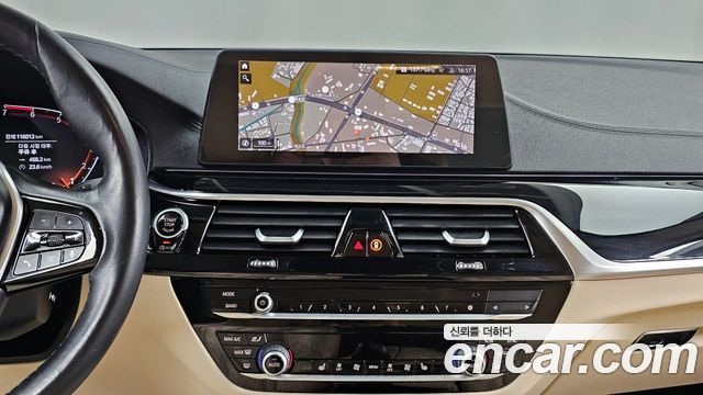 BMW 5-Series 520i Luxury