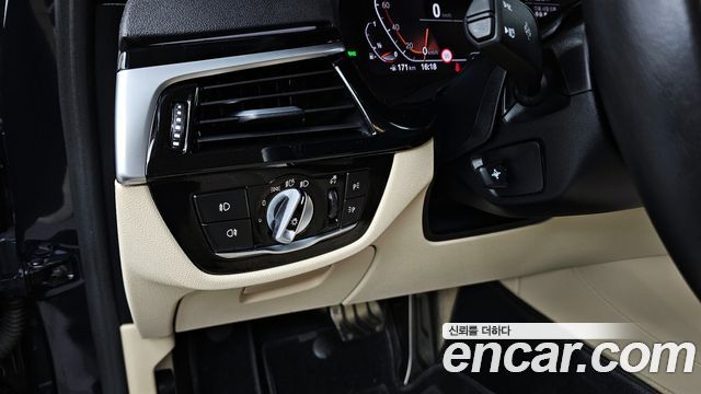 BMW 5-Series 520i Luxury