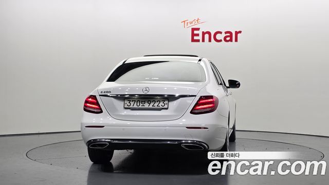 Mercedes-Benz E-Class E200 Avantgarde