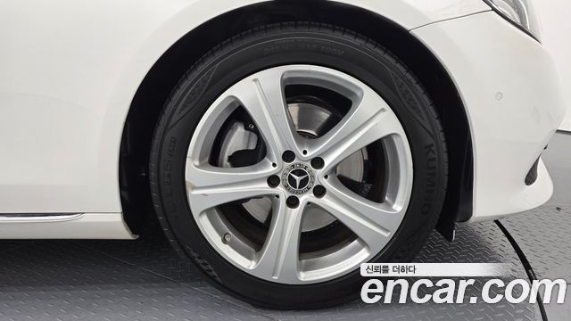 Mercedes-Benz E-Class E200 Avantgarde