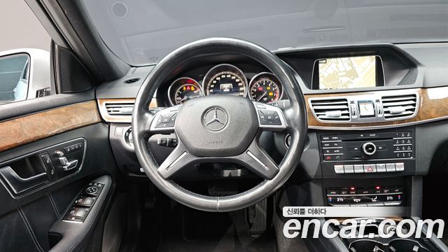 Mercedes-Benz E-Class E300 Elegance