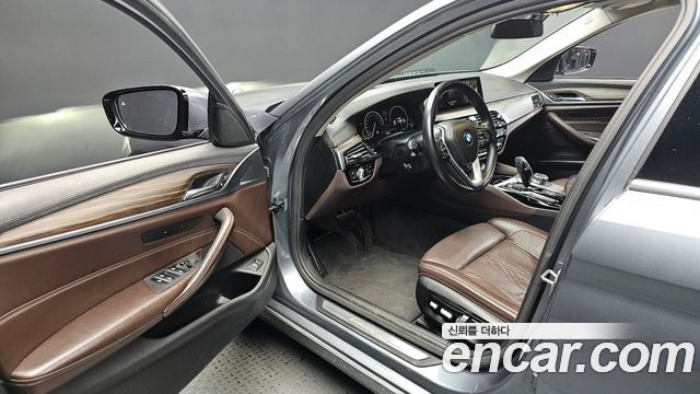 BMW 5-Series 520d Luxury Plus