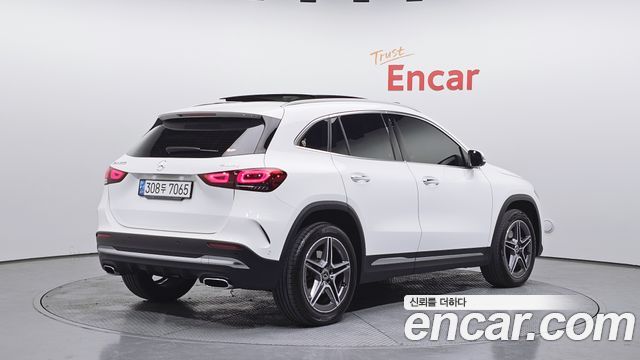 Mercedes-Benz GLA-Class GLA250 4MATIC