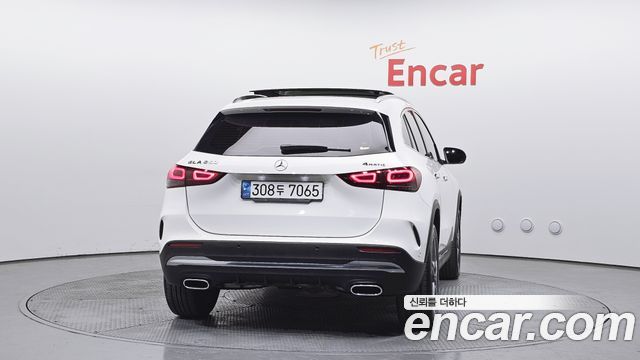 Mercedes-Benz GLA-Class GLA250 4MATIC