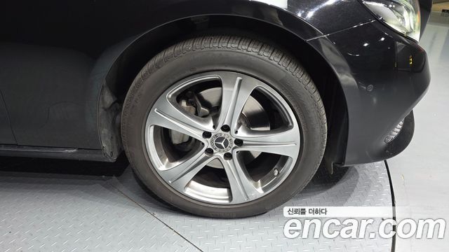 Mercedes-Benz E-Class E220d 4MATIC Avantgarde